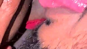 Delivery boy trades parcel for curvy indian's wild ride