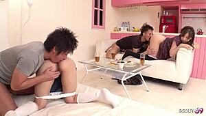 两个日本夫妇试无码换妻四人乱交