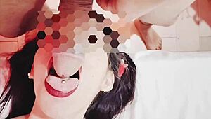 Ayyy papi!! Me duele el potito... pero que ricooo chupando tu verga y anal