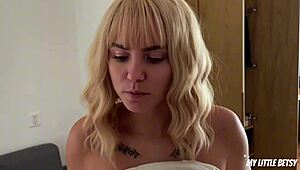 Postman Caught Red-Handed! Hot Naked Housewife Rides Him Cowgirl Wildly