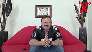 I sneak fuck my friend's stepdad after his workout