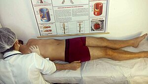 Enfermeira Latina Curvy com Buceta Apertada no Hospital