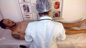 Enfermeira Latina Curvy com Buceta Apertada no Hospital